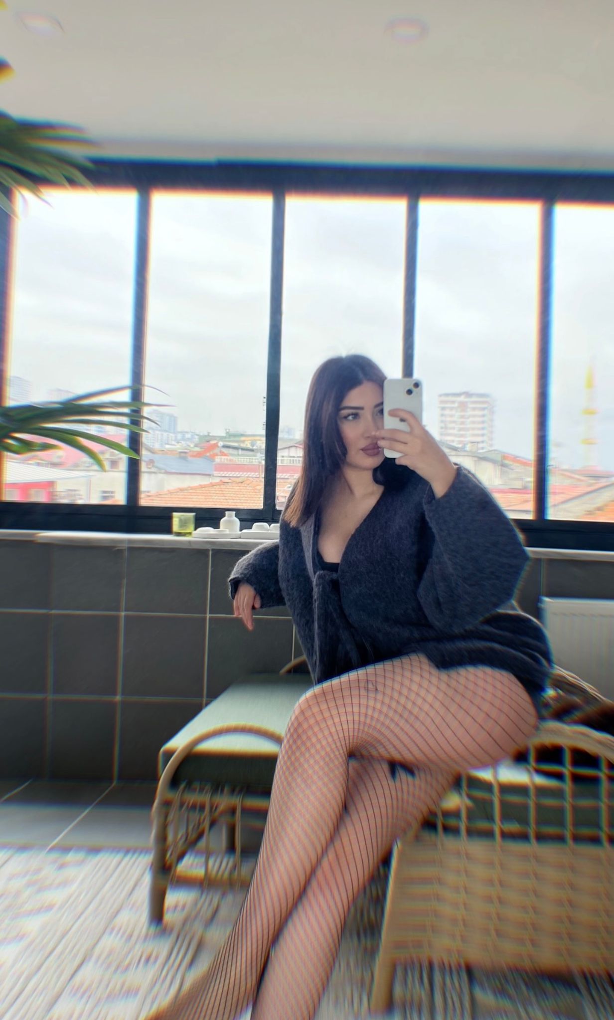 Kumburgaz Zarif ve Güçlü Kadın Escort Bayan Kadeh